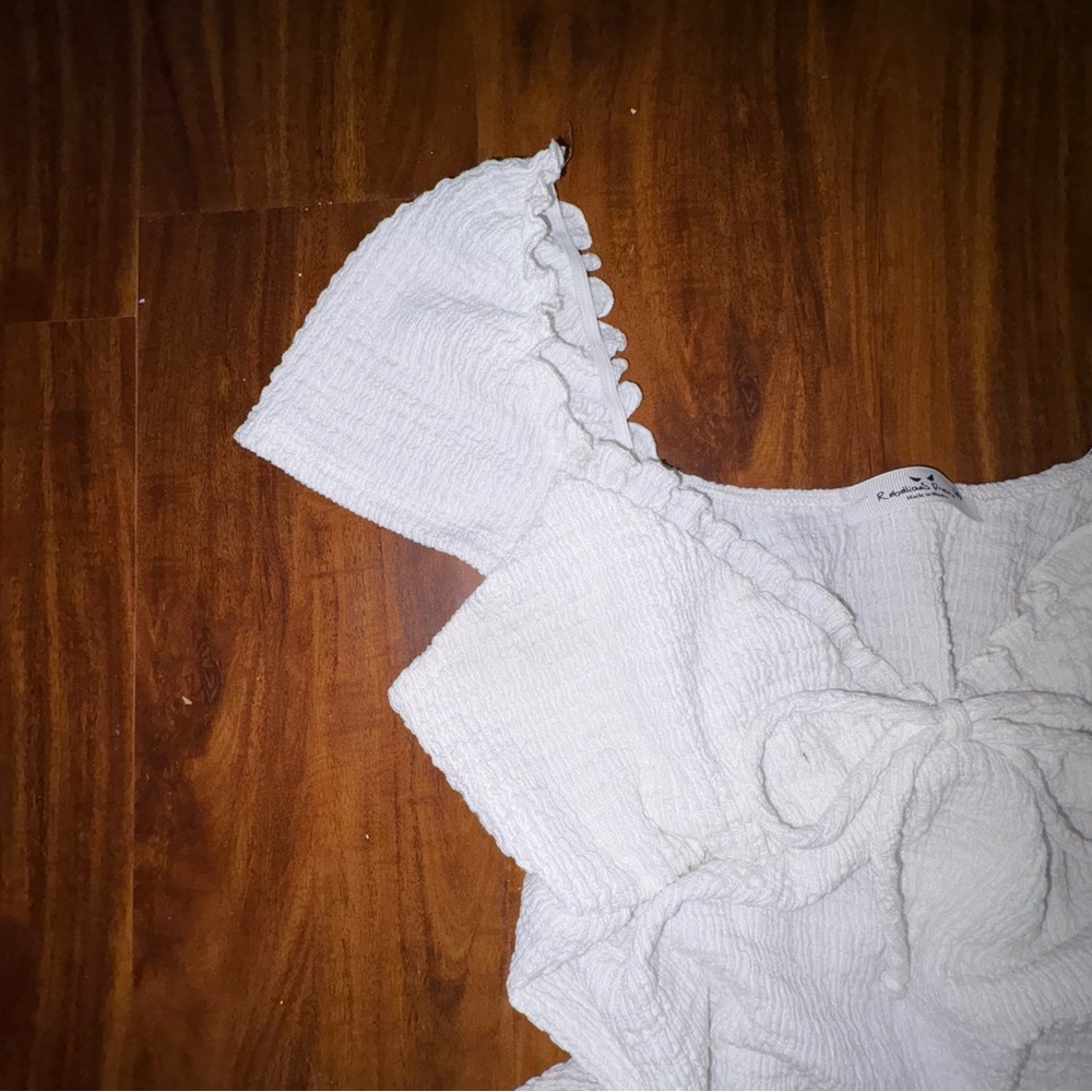 Chic White Ruffled Blouse - Picture 3 of 5